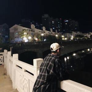 娇妻当我面被奸高潮的故事
